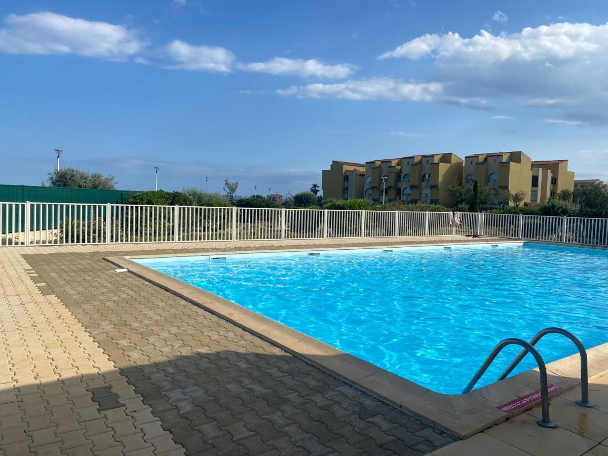 Terrasse vue mer 2 pièces à Leucate avec piscine Exterior foto
